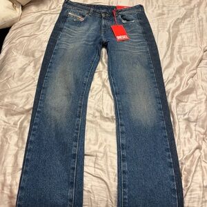 Brand new Diesel 2002 Slim Fit, Low waist, Straight Leg Jeans